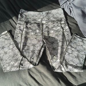 Zyia active, black and white, size 8-10